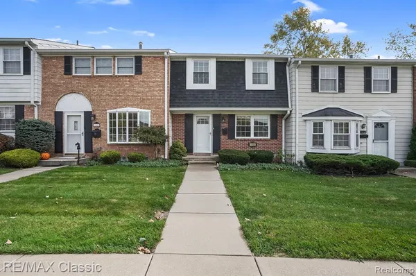 $310,000 | 19580 Crystal Lake Drive, Northville, MI 48167