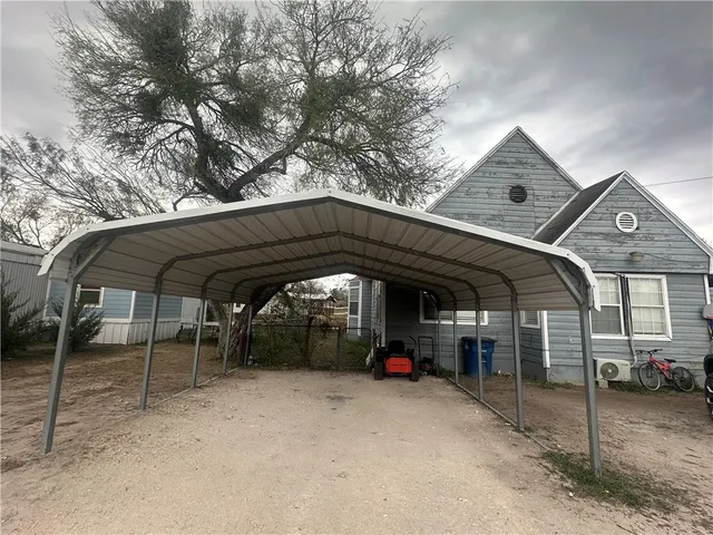 a view of house with car parked