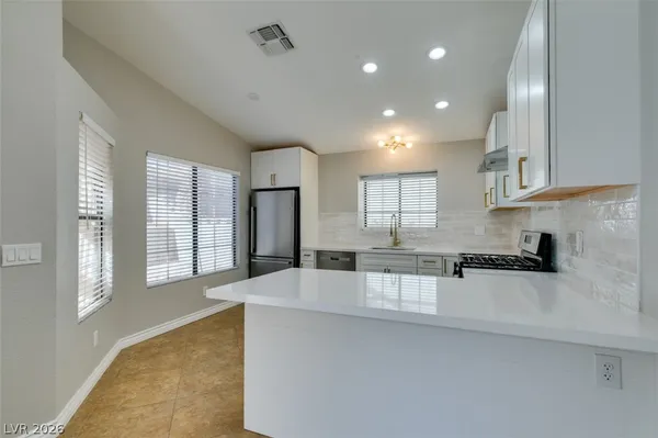 $1,825 | 7053 Abbeyville Drive, Las Vegas, NV 89119