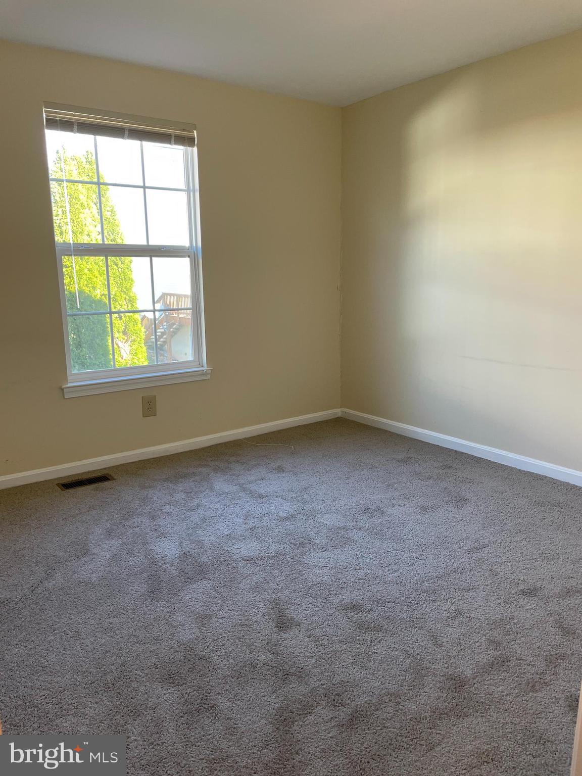 12405 Gooderham Way Gaithersburg, MD 20878 - Photo 19 of 31 an empty room with a window