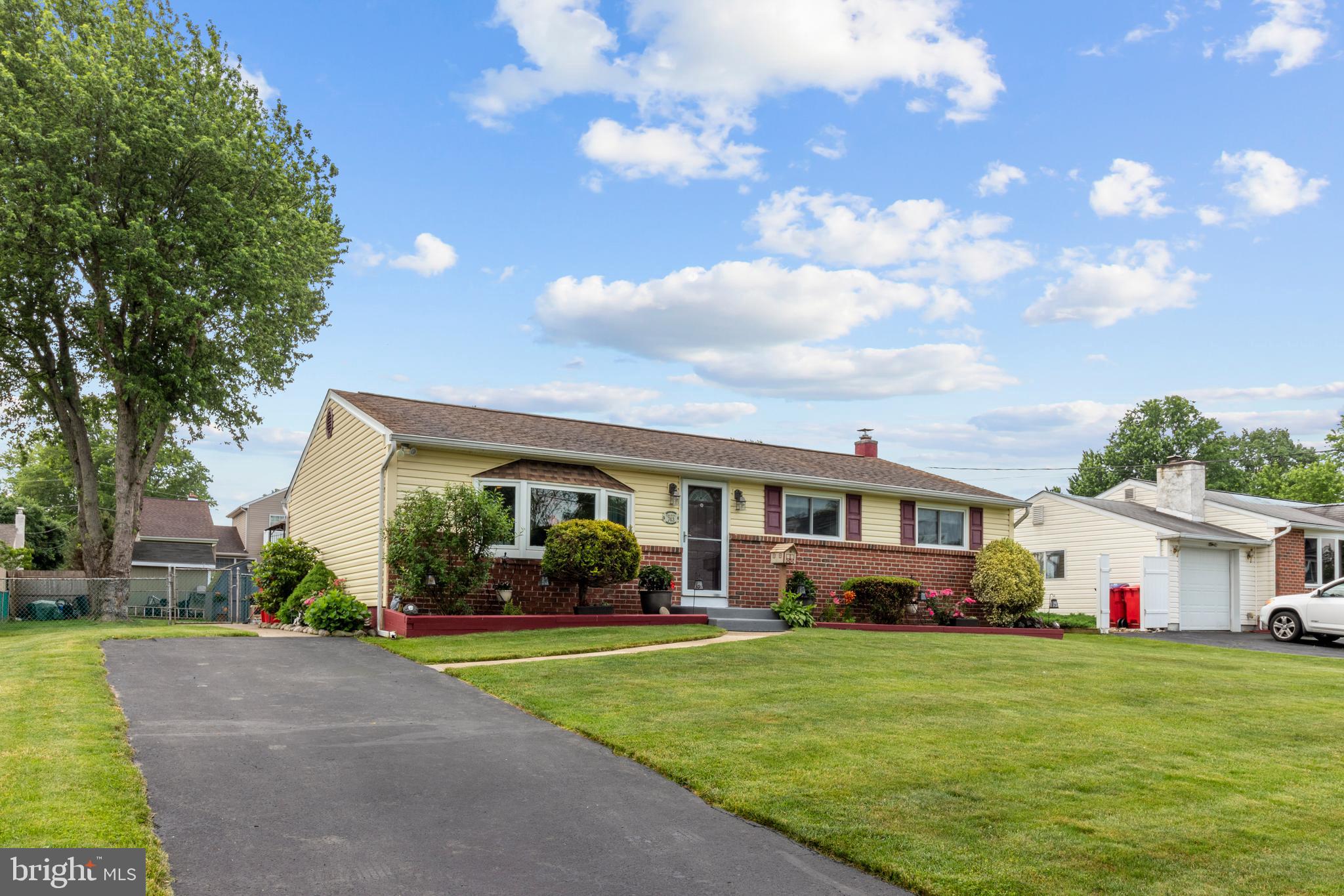 743 Roger Road Warminster, PA 18974 - Photo 2 of 26 Exterior Front