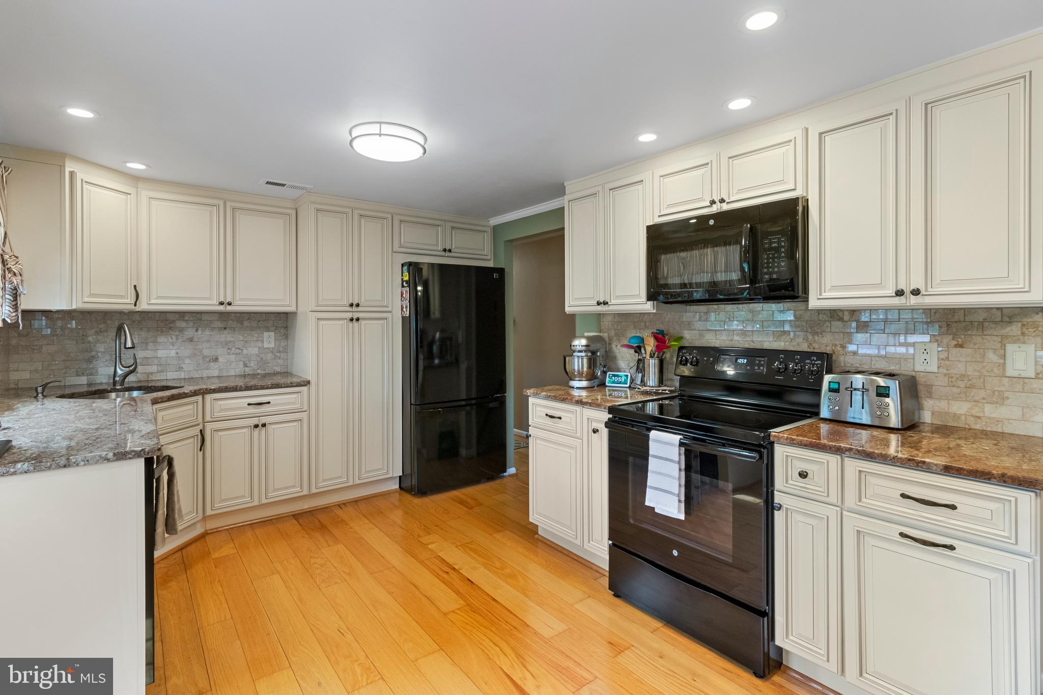743 Roger Road Warminster, PA 18974 - Photo 11 of 26 Kitchen