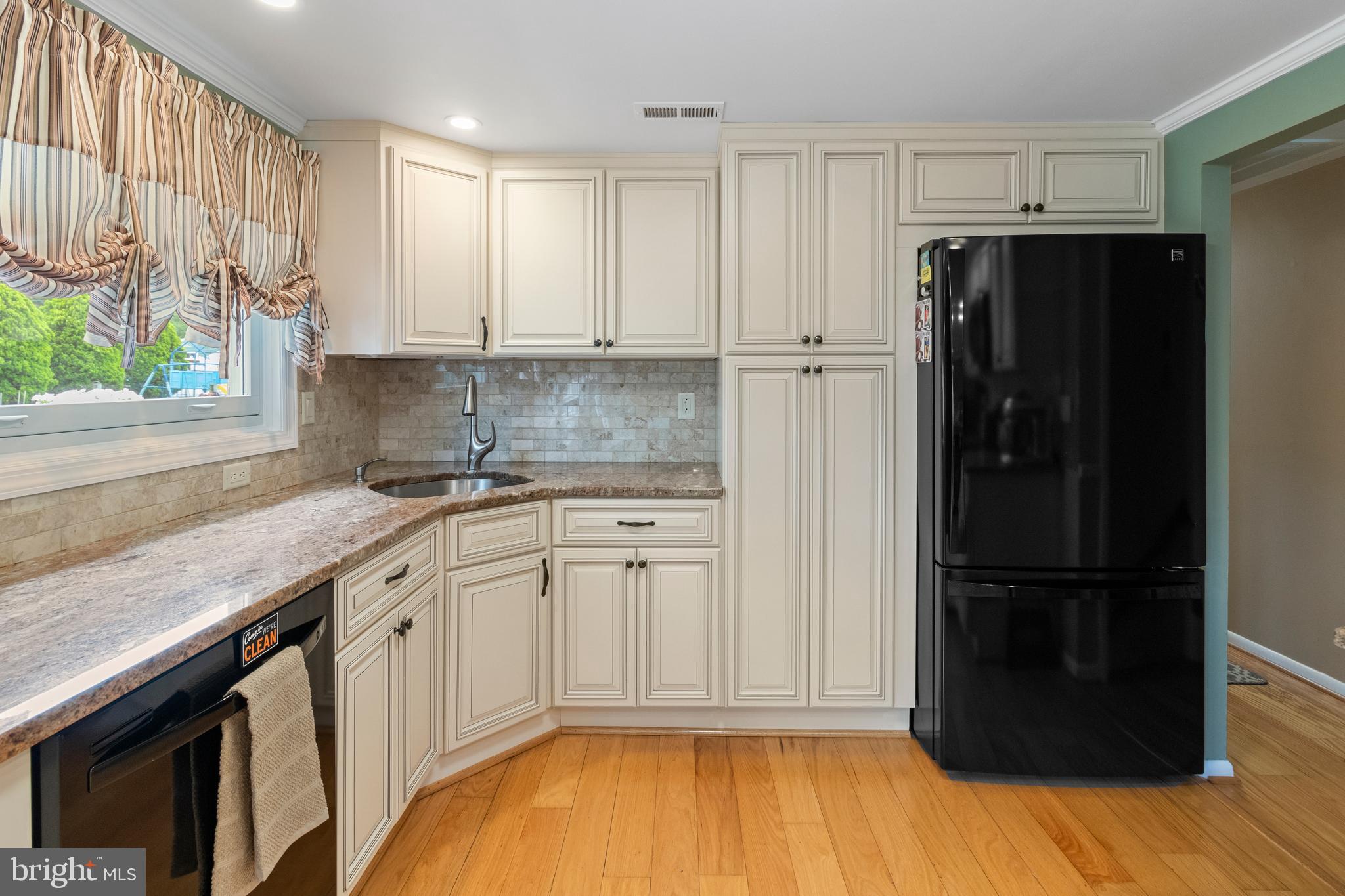 743 Roger Road Warminster, PA 18974 - Photo 12 of 26 Kitchen