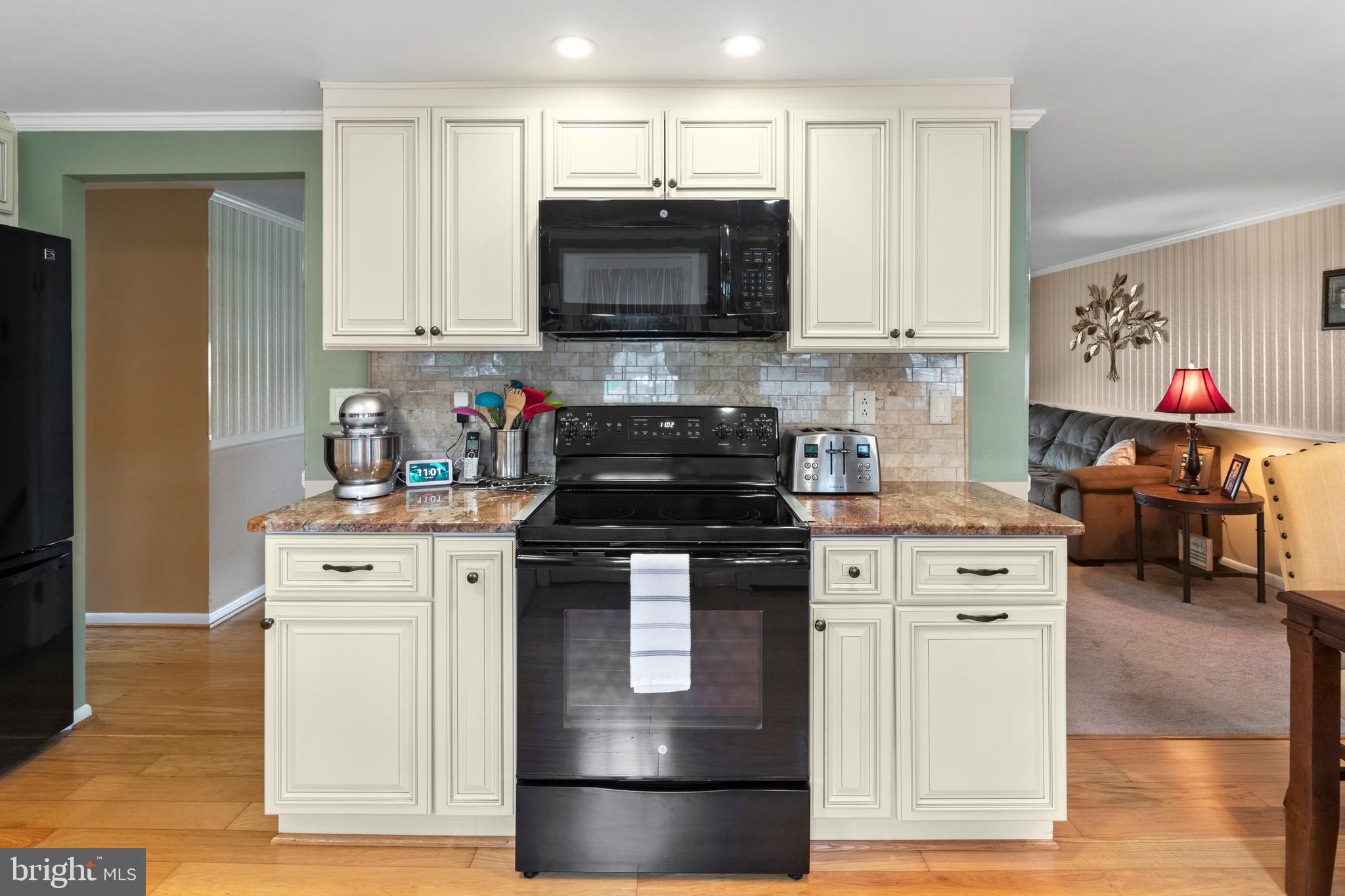 743 Roger Road Warminster, PA 18974 - Photo 13 of 26 Kitchen