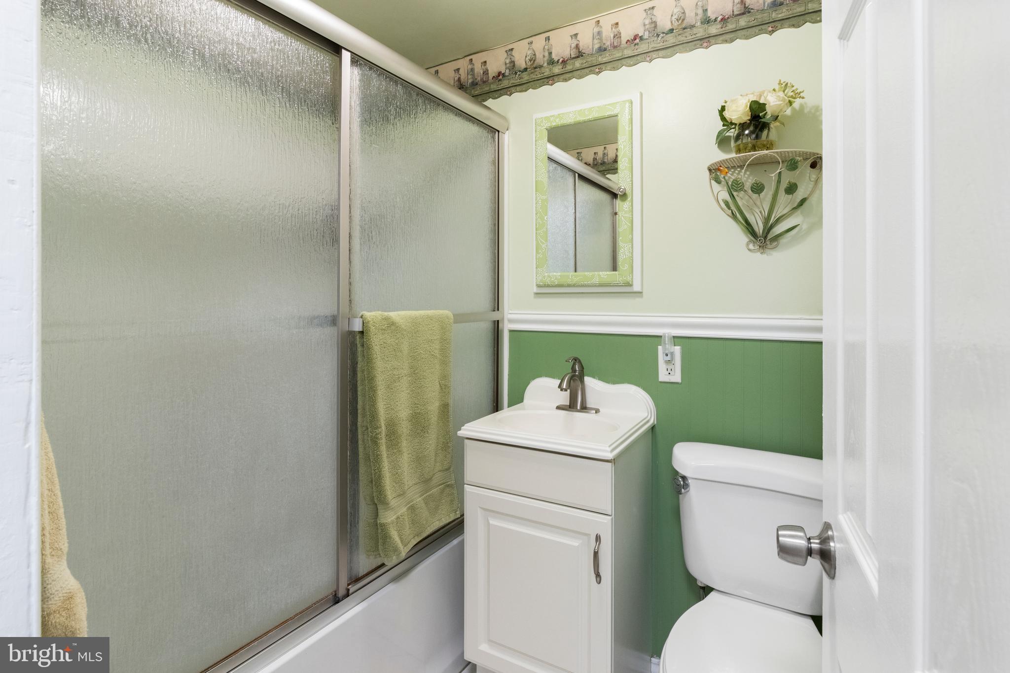 743 Roger Road Warminster, PA 18974 - Photo 18 of 26 Full Bathroom