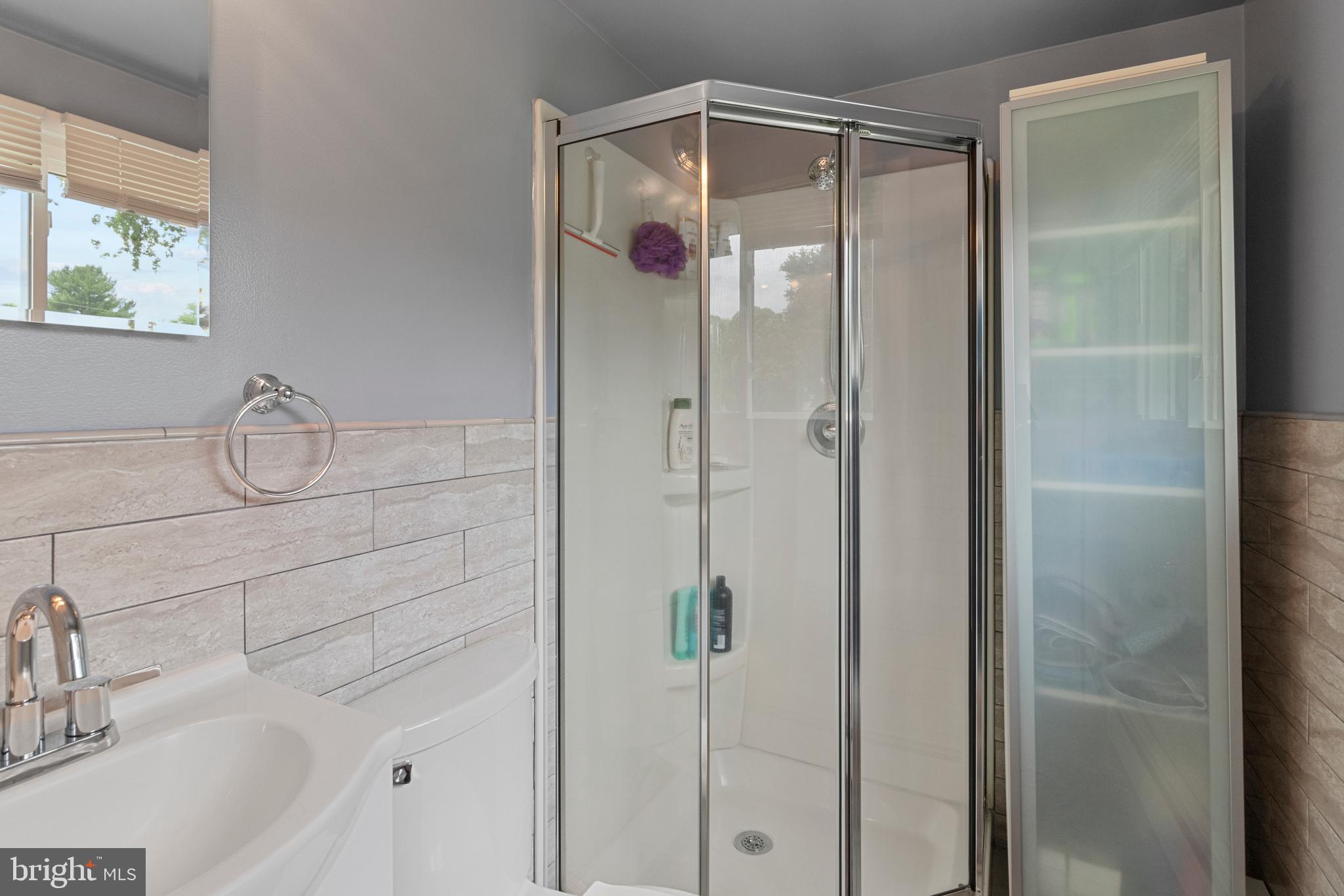 743 Roger Road Warminster, PA 18974 - Photo 19 of 26 Full Bathroom