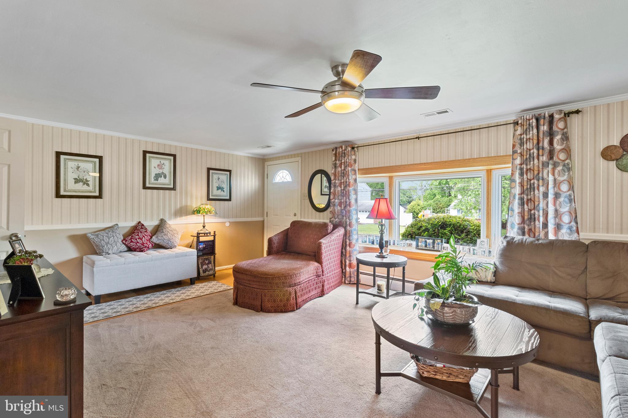 743 Roger Road Warminster, PA 18974 - Photo 8 of 26 Living Room