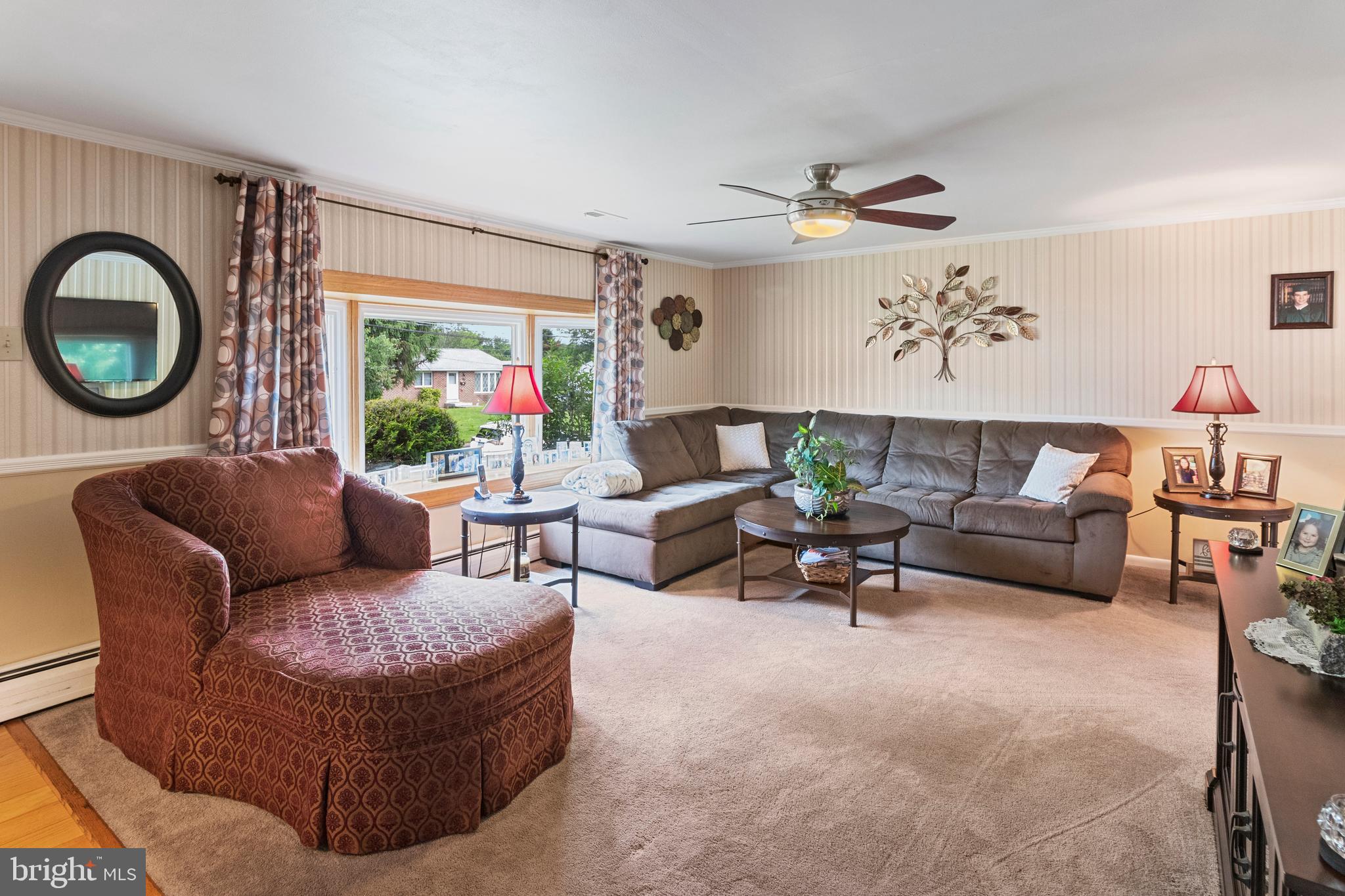 743 Roger Road Warminster, PA 18974 - Photo 9 of 26 Living Room