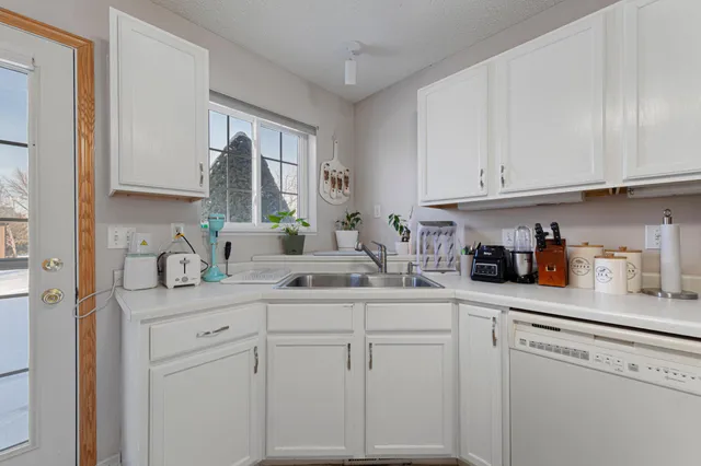 $274,999 | 1502 Carriage Circle, Faribault, MN 55021