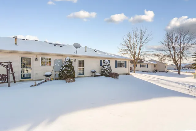 $274,999 | 1502 Carriage Circle, Faribault, MN 55021