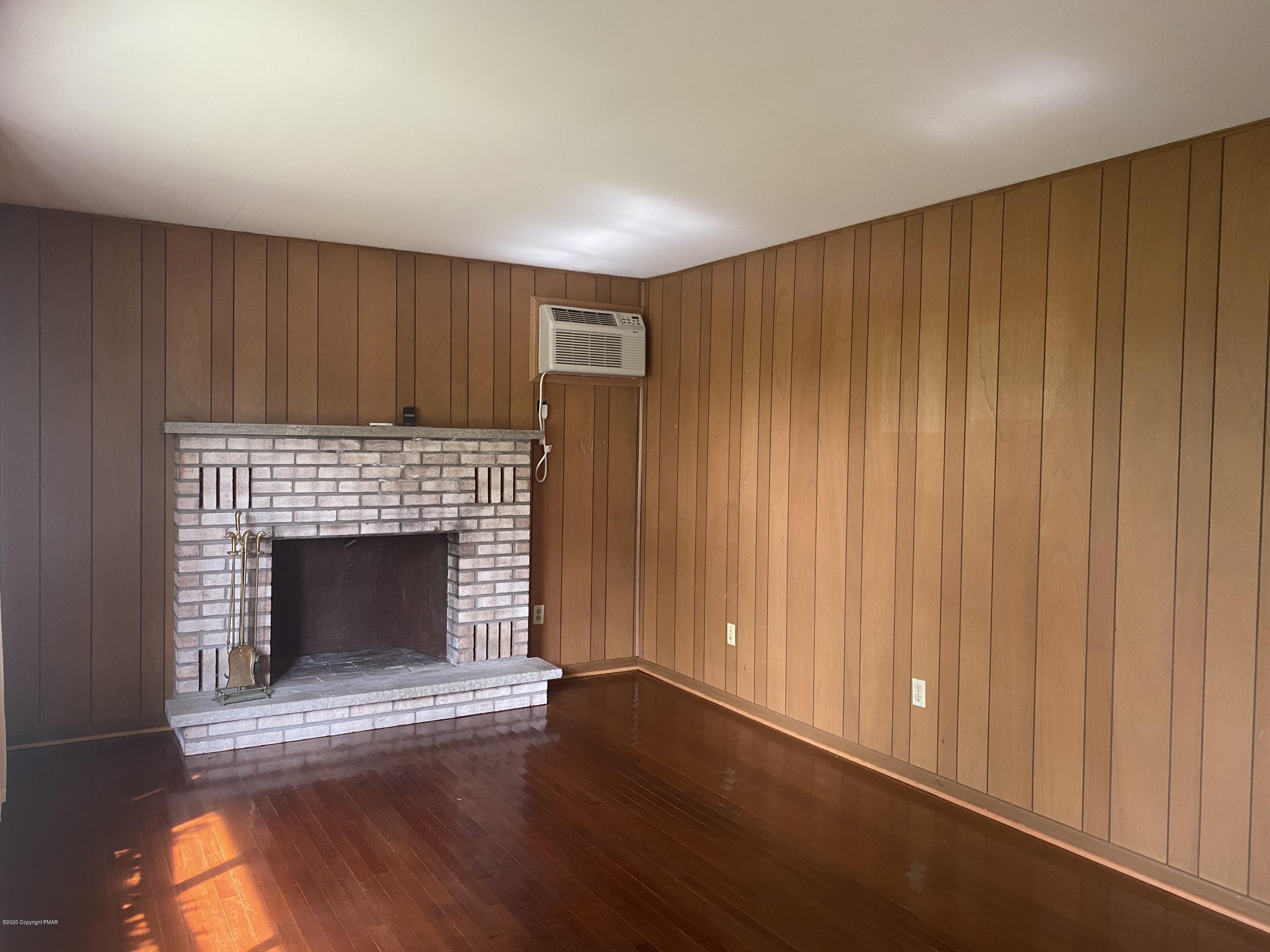 158 Burton Road Cresco, PA 18326 - Photo 4 of 17 living room