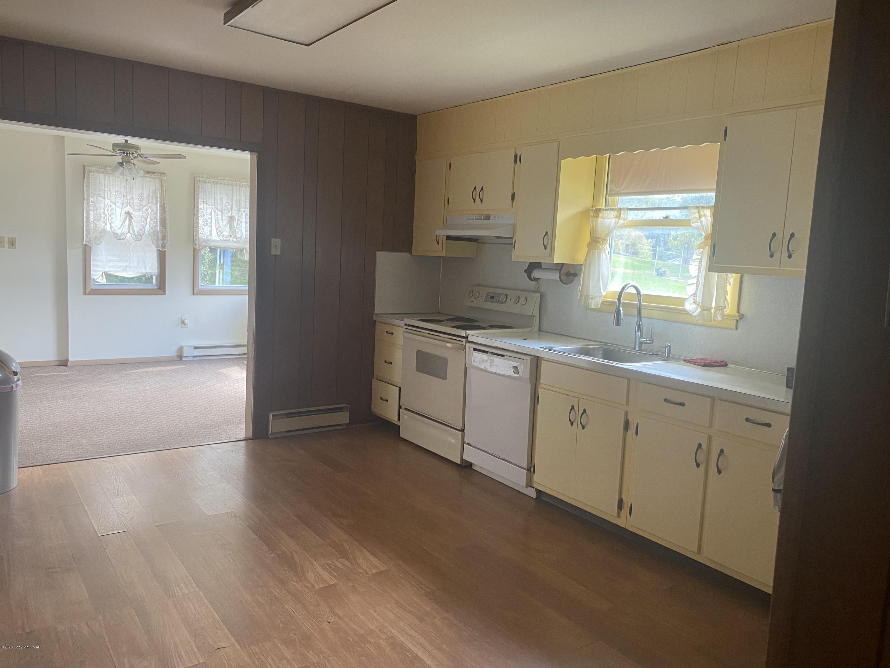 158 Burton Road Cresco, PA 18326 - Photo 6 of 17 kitchen
