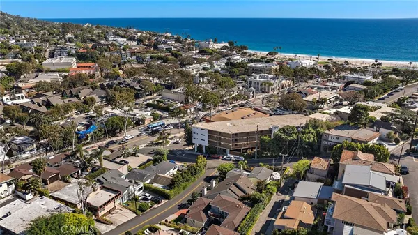 $9,000 | 107 High Drive, Laguna Beach, CA 92651