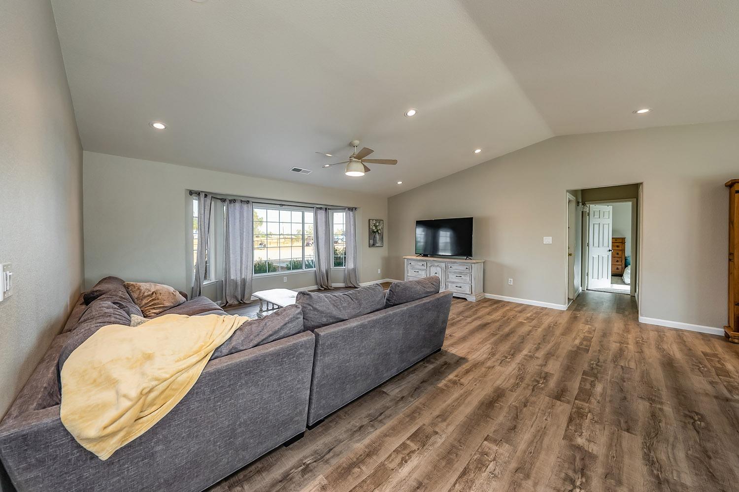 17346 Paula Road Madera, CA 93636 - Photo 3 of 28 Gallery Image 3