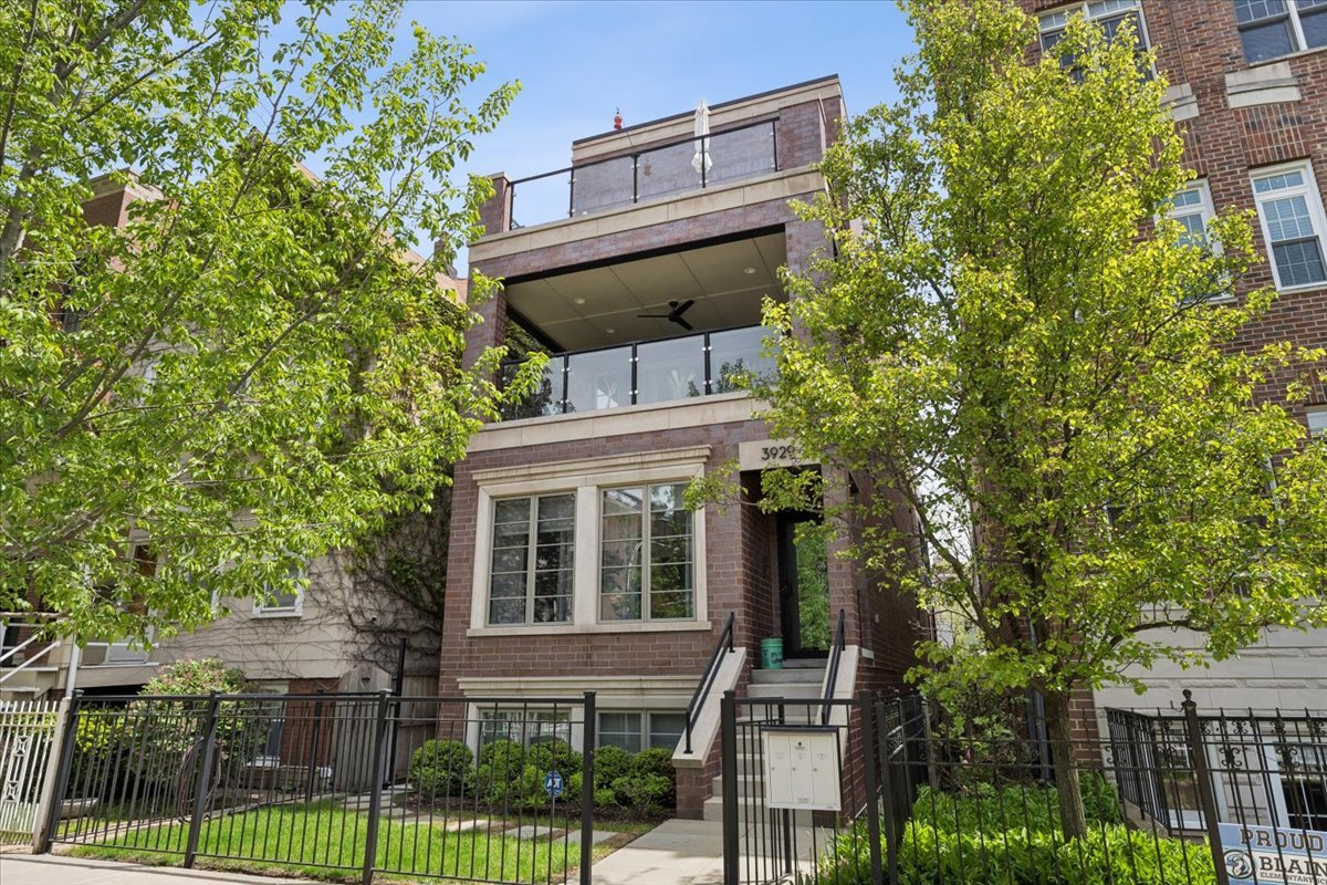 3929 North Greenview Avenue, Unit 3 Chicago, IL 60613 - Photo 1 of 35 front view of a house with a street