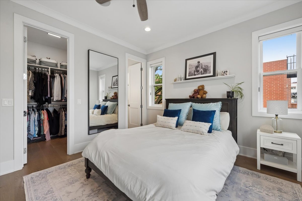 3929 North Greenview Avenue, Unit 3 Chicago, IL 60613 - Photo 23 of 35 a bedroom with a bed and a large mirror