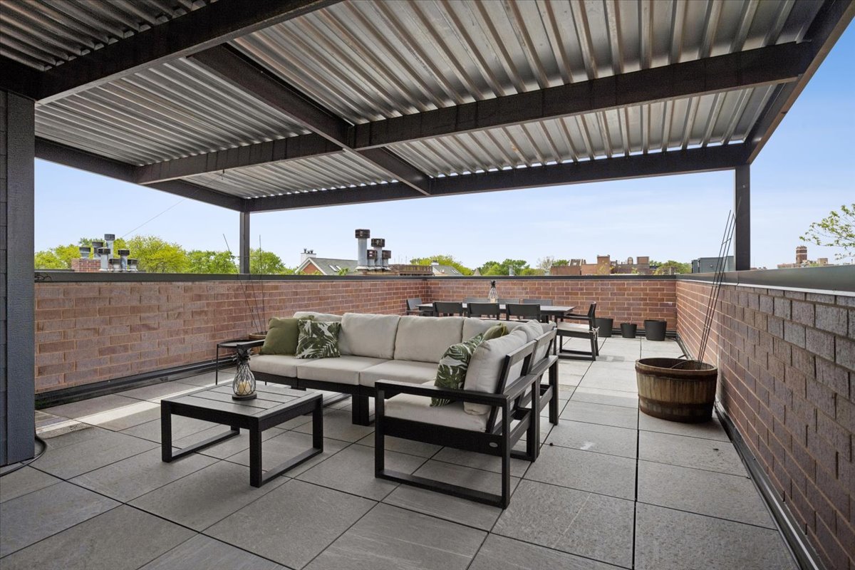 3929 North Greenview Avenue, Unit 3 Chicago, IL 60613 - Photo 28 of 35 a roof deck with a table and chairs