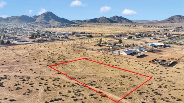 a view of a pathway with a yard