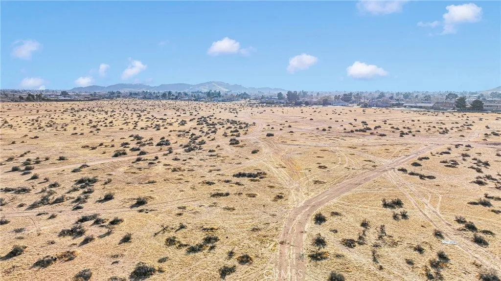 0 Apache Road Tustin, CA 92782 - Photo 8 of 9 a view of a pathway with a yard