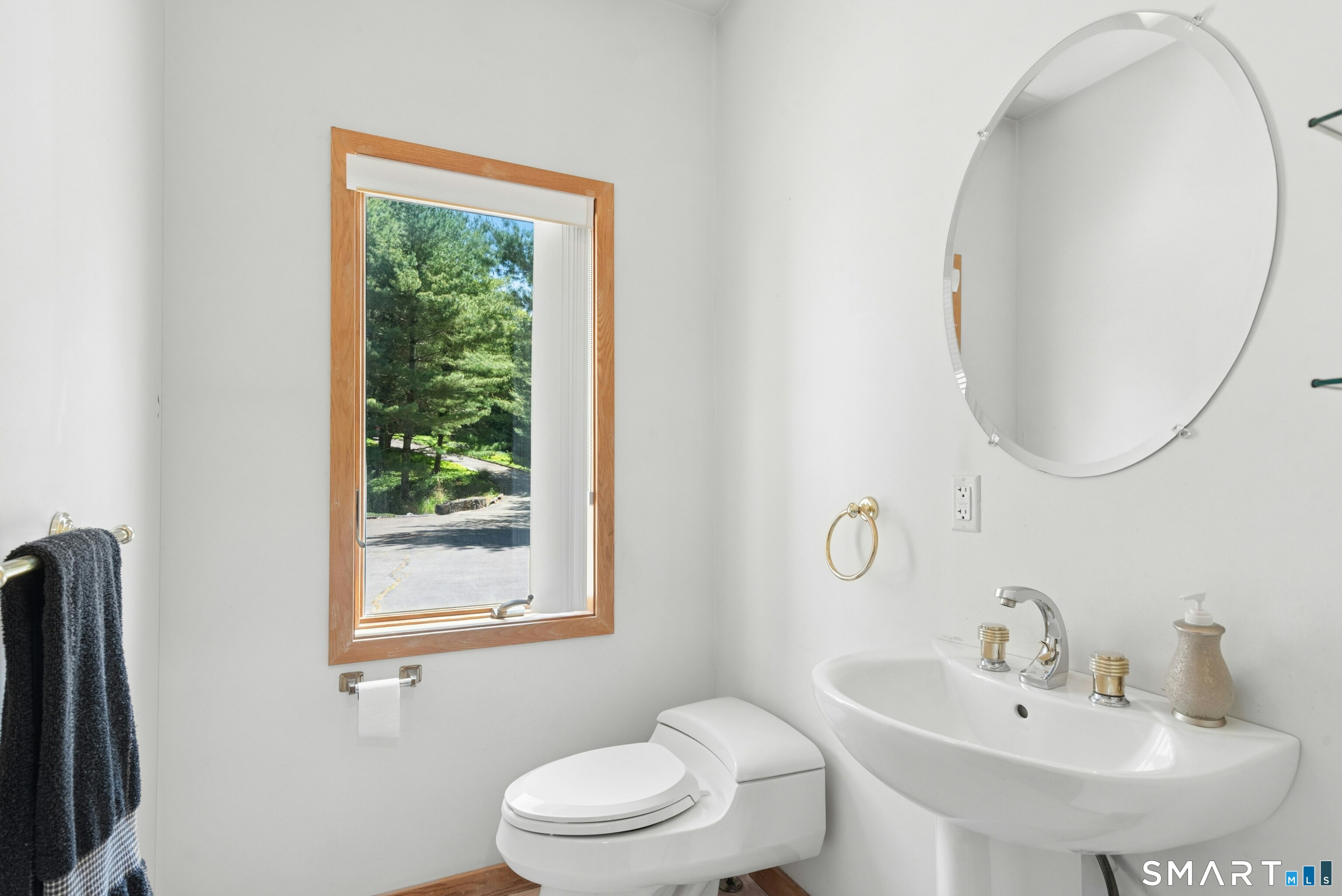 141 Canoe Brook Road Trumbull, CT 06611 - Photo 21 of 40