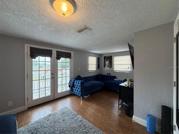 $4,950 | 2926 West St John Street, Tampa, FL 33607