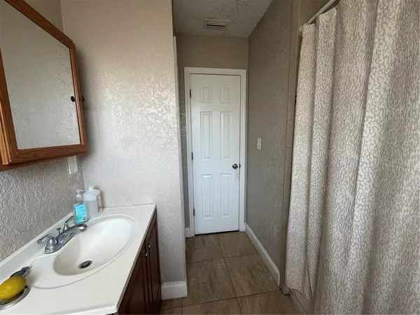 $4,950 | 2926 West St John Street, Tampa, FL 33607