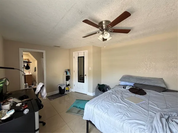 $4,950 | 2926 West St John Street, Tampa, FL 33607