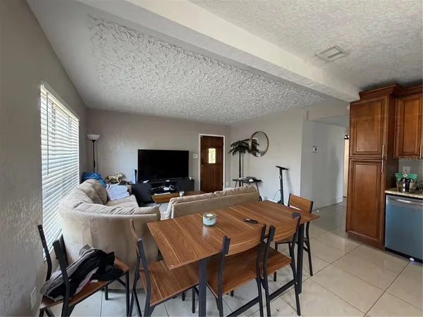 $4,950 | 2926 West St John Street, Tampa, FL 33607