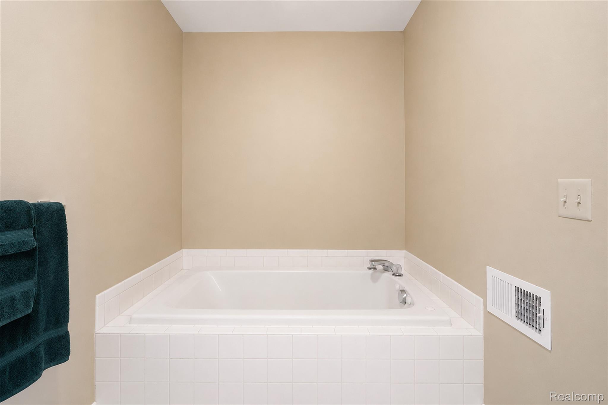 41585 Cherry Hill Road Canton, MI 48188 - Photo 33 of 43 B-41585 Cherry Hill Rd , canton-28.jpg