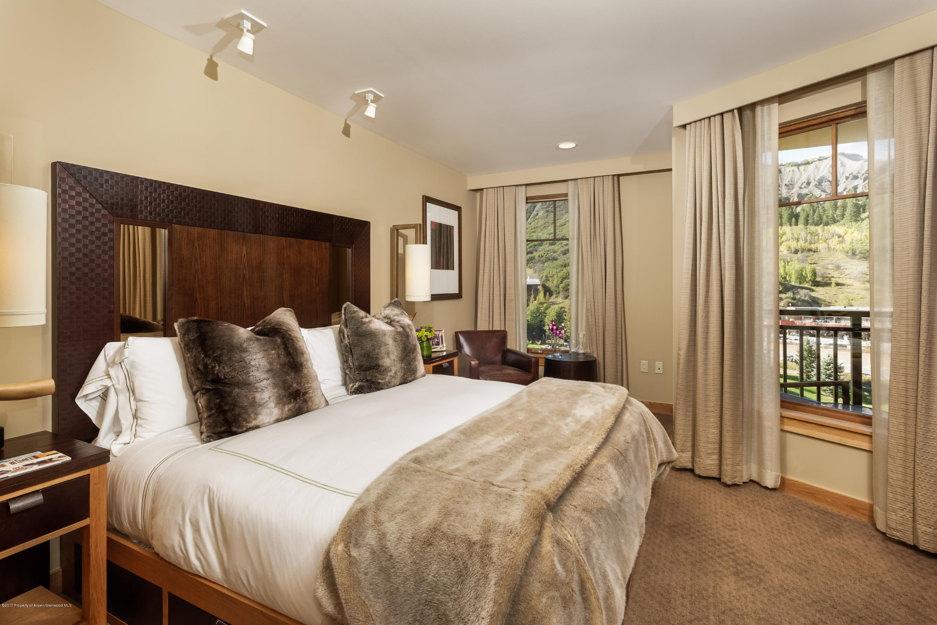 130 Wood Road, Unit 614 Snowmass Village, CO 81615 - Photo 4 of 11 a bedroom with a large bed and a window