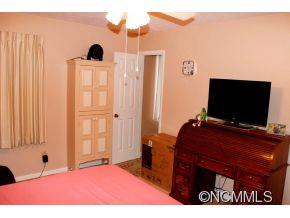 102 Falling Waters Road Hendersonville, NC 28792 - Photo 9 of 19 Gallery Image 9