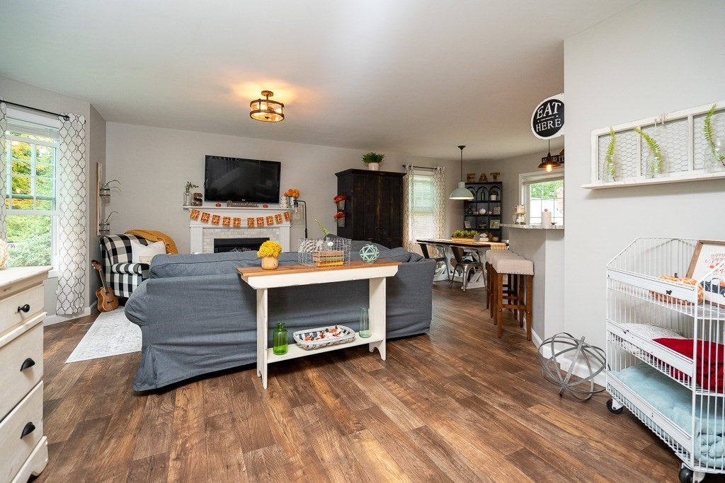 18 William Street West Springfield, MA 01089 - Photo 3 of 31 Gallery Image 3