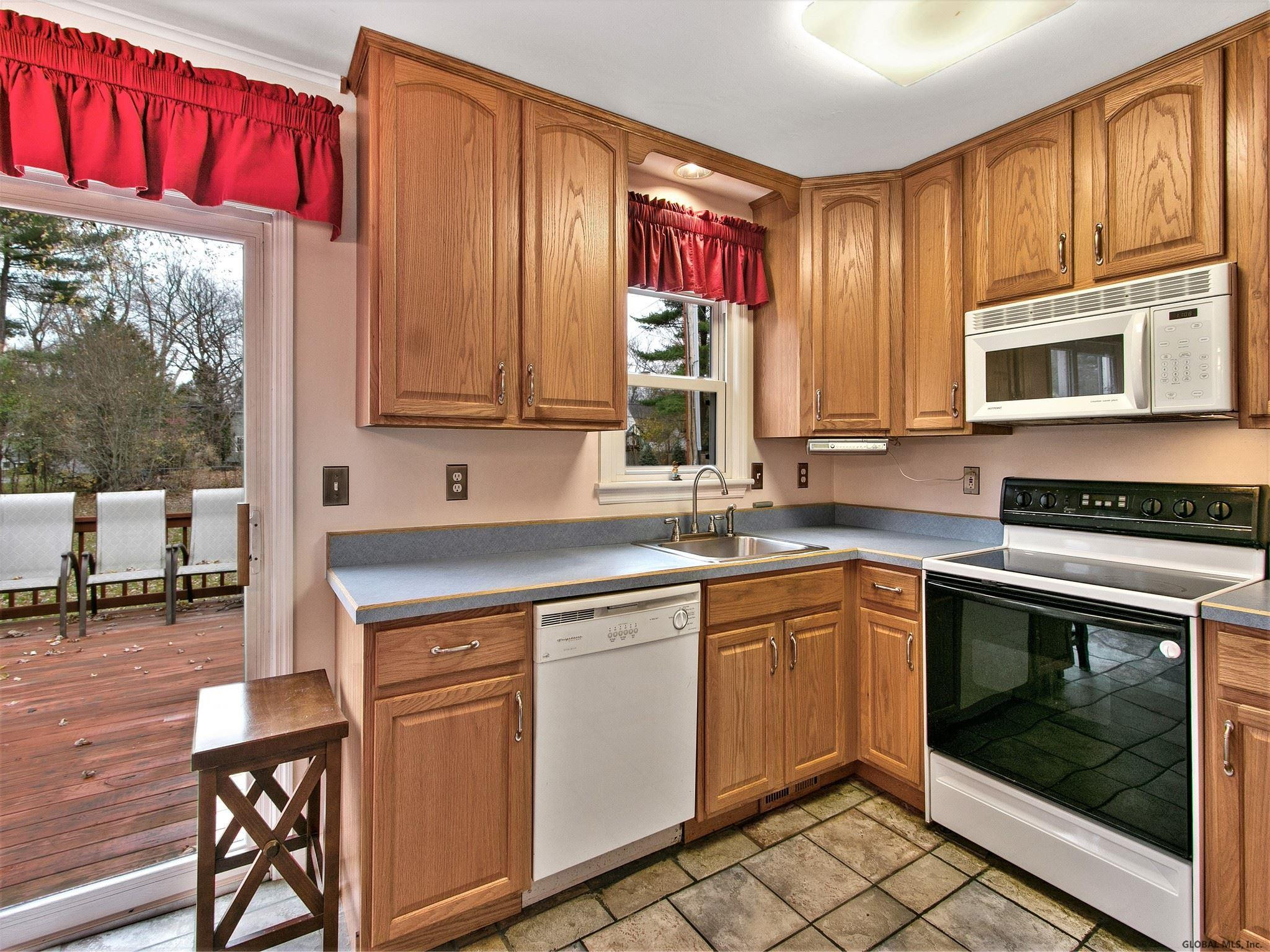 2013 Hoover Road Niskayuna, NY 12309 - Photo 11 of 27 Photo 11