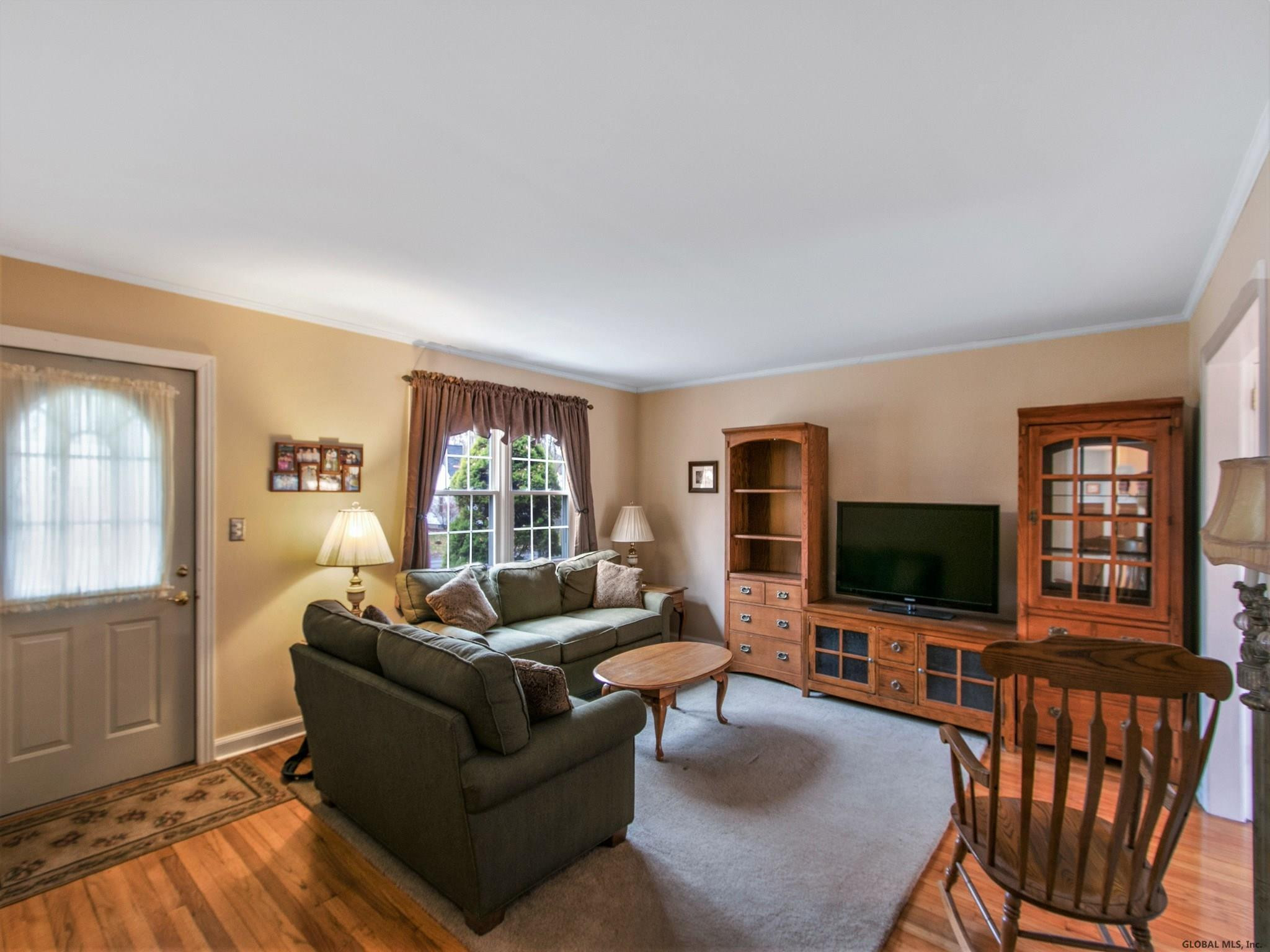 2013 Hoover Road Niskayuna, NY 12309 - Photo 4 of 27 Photo 4