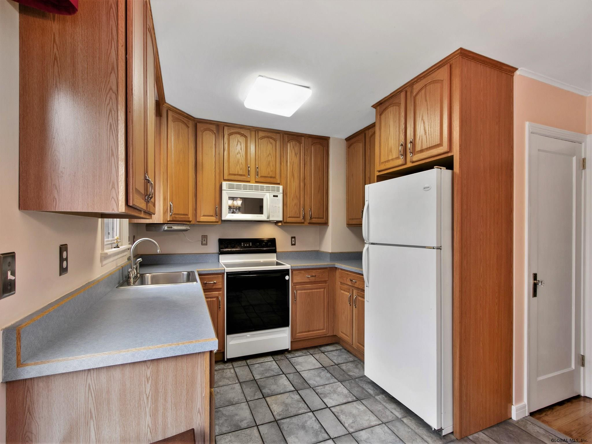 2013 Hoover Road Niskayuna, NY 12309 - Photo 9 of 27 Photo 9