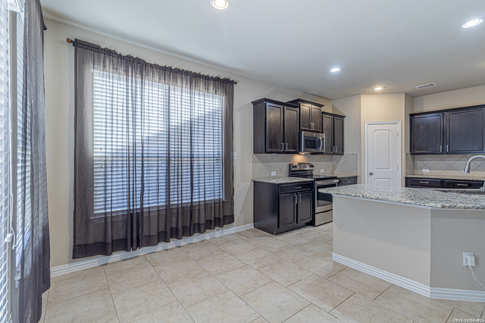 216 Campfire Way Cibolo, TX 78108 - Photo 2 of 32