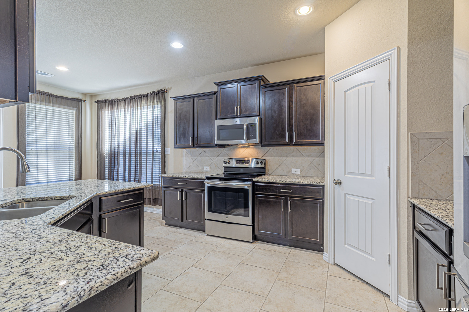 216 Campfire Way Cibolo, TX 78108 - Photo 7 of 32