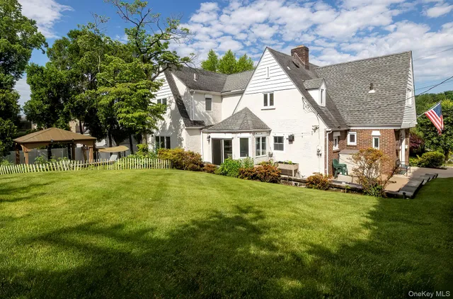 a picture of a bench in front of a wall