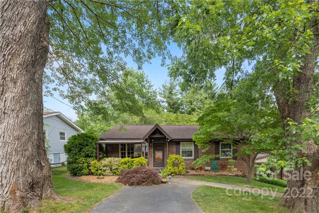 13 Hillview Road Asheville, NC 28805 - Photo 1 of 20 Gallery Image 1