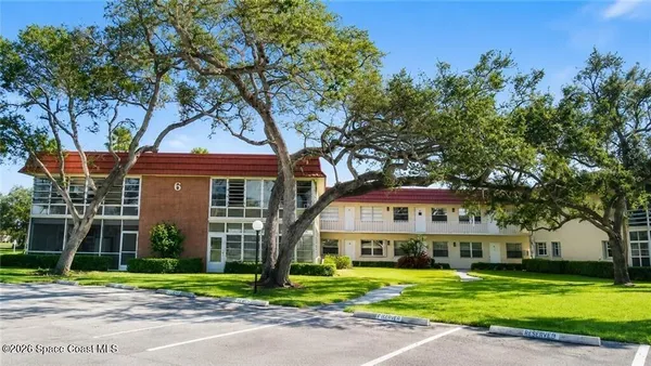 $1,500 | 6 Vista Palm Lane, Unit 202, Vero Beach, FL 32962