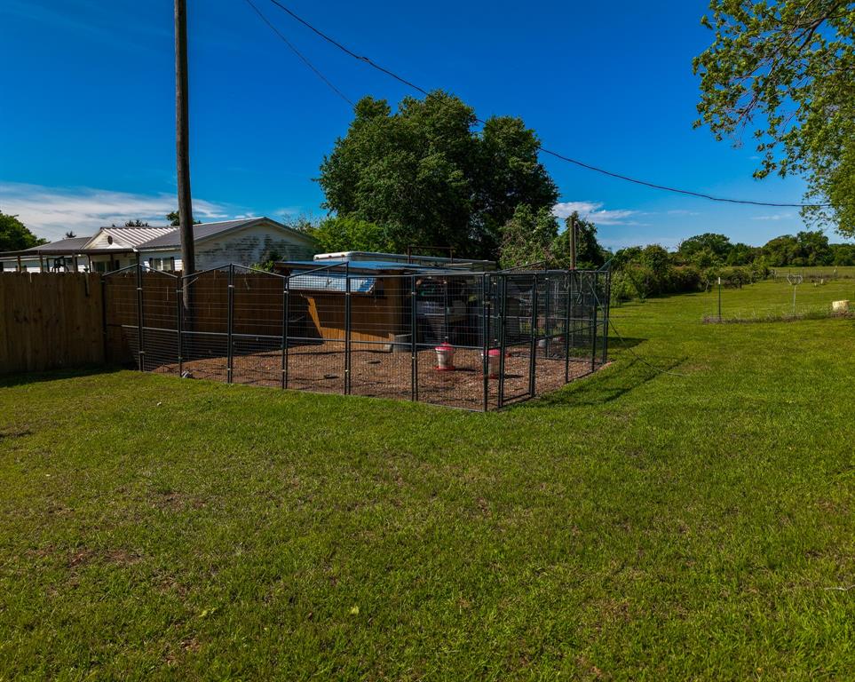 682 Lcr 450 Groesbeck, TX 76642 - Photo 33 of 38 a view of a park with chairs
