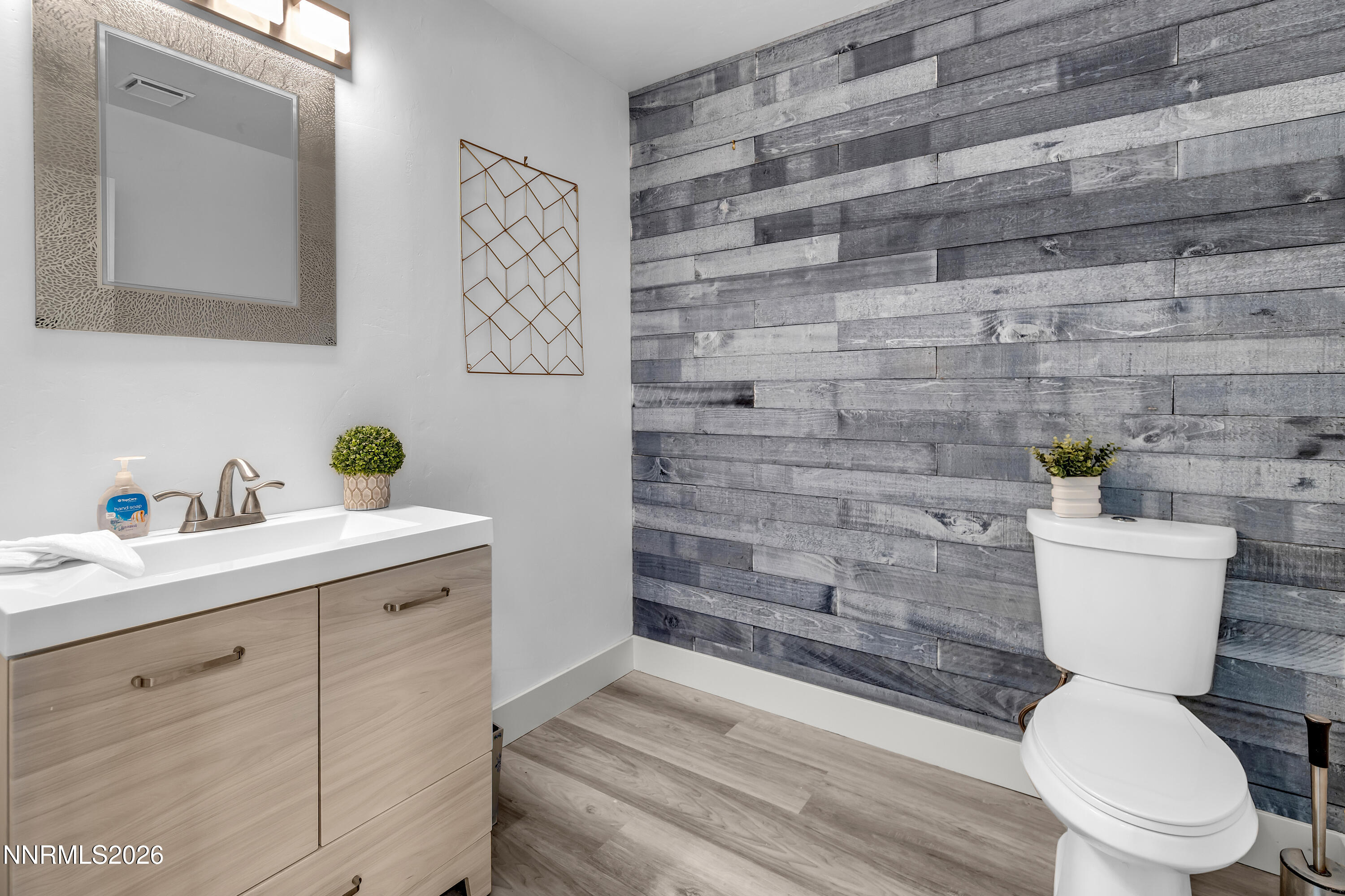 3475 Meridian Lane Reno, NV 89509 - Photo 27 of 46 Hall bath