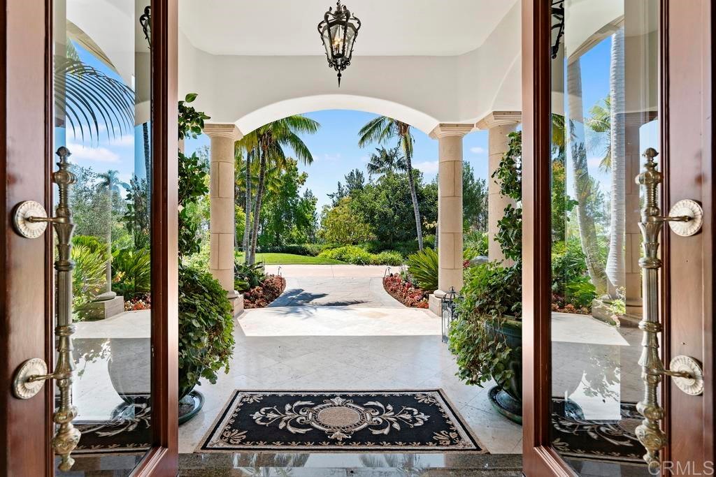 6424 La Valle Plateada Rancho Santa Fe, CA 92067 - Photo 4 of 21 a view of a city from a living room