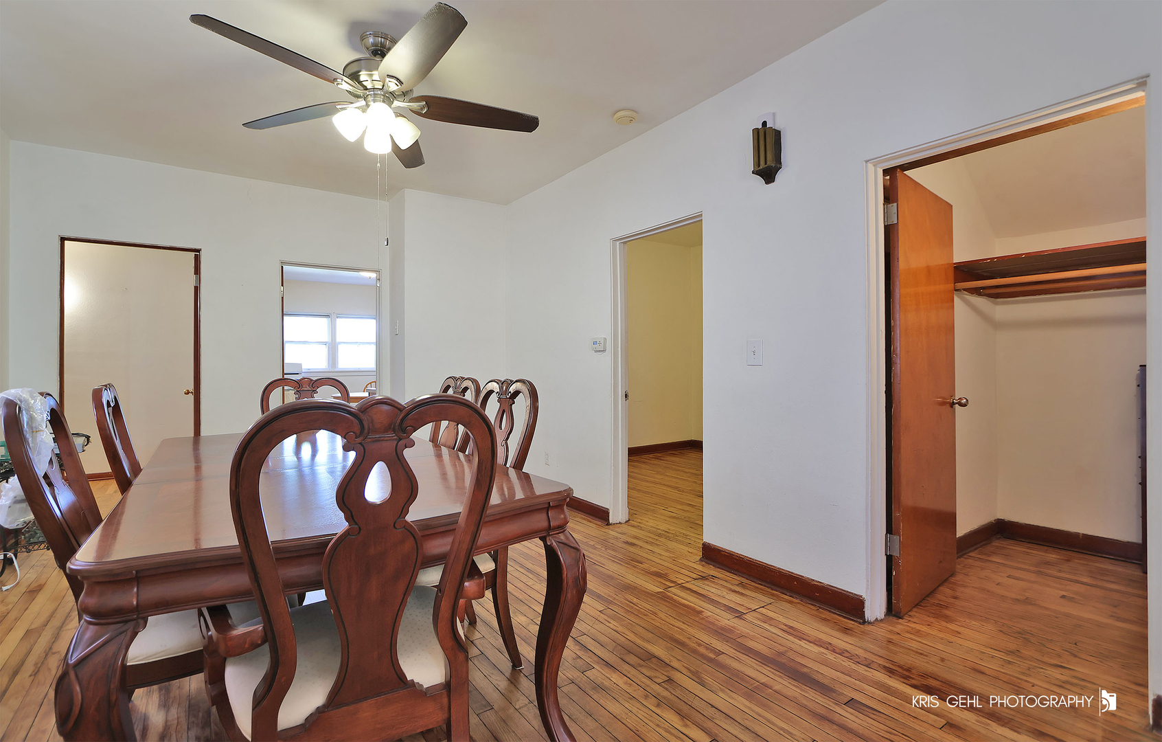 428 North Poplar Street Waukegan, IL 60085 - Photo 4 of 22 a view of a dining room with furniture and wooden floor