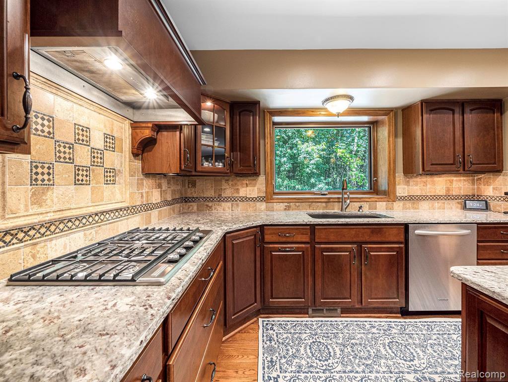 42071 Hunters Ridge Canton, MI 48188 - Photo 12 of 33