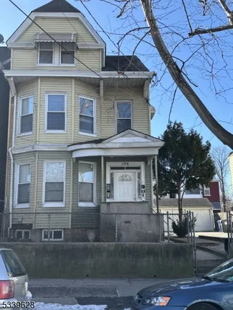 $1,800 | 124 Keen Street, Unit 2, Paterson, NJ 07524