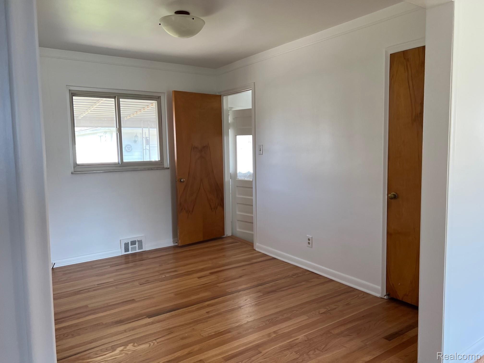24924 Crowley Street Taylor, MI 48180 - Photo 7 of 14 IMG_7055.jpg