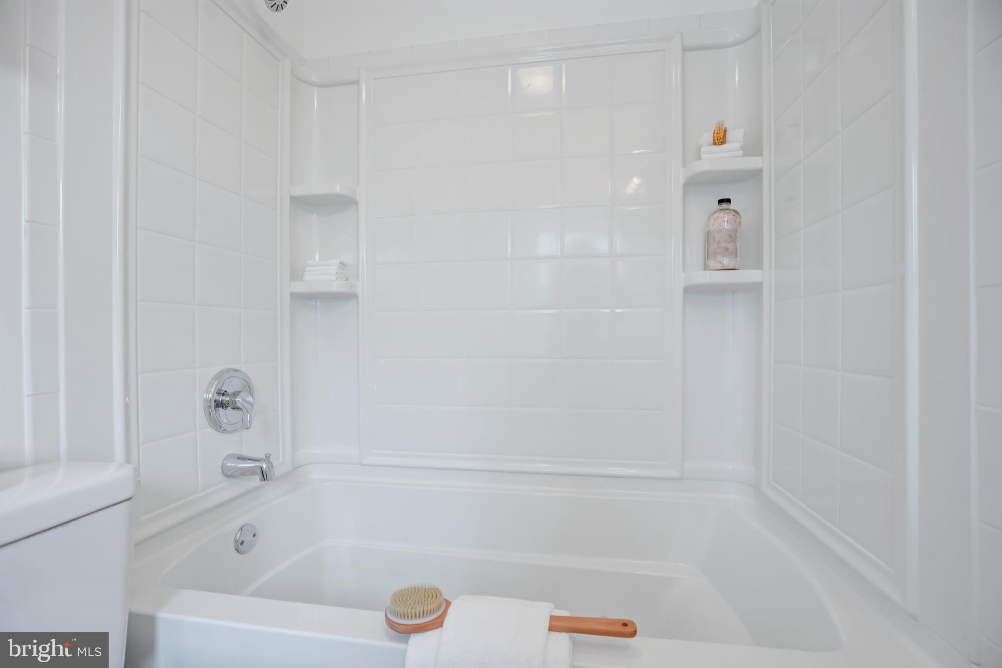 1437 Duke Street Alexandria, VA 22314 - Photo 19 of 45 a bathroom with a bathtub