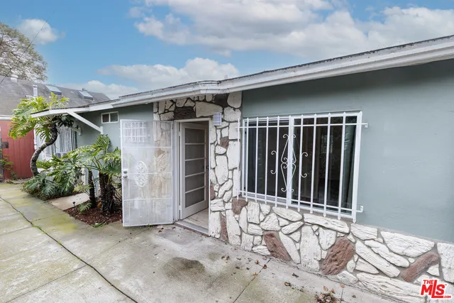 $6,200 | Brooks Avenue, Venice, CA 90291