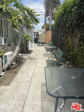 $6,200 | Brooks Avenue, Venice, CA 90291